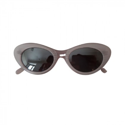 Cat eye shaped vintage pink sunglasses 